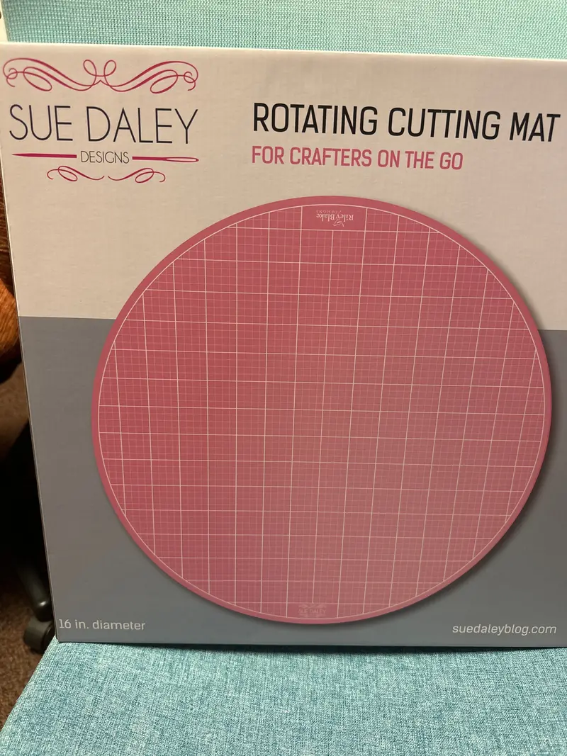 16-Inch Rotating Cutting Mat For Fabric And Paper Crafts 1